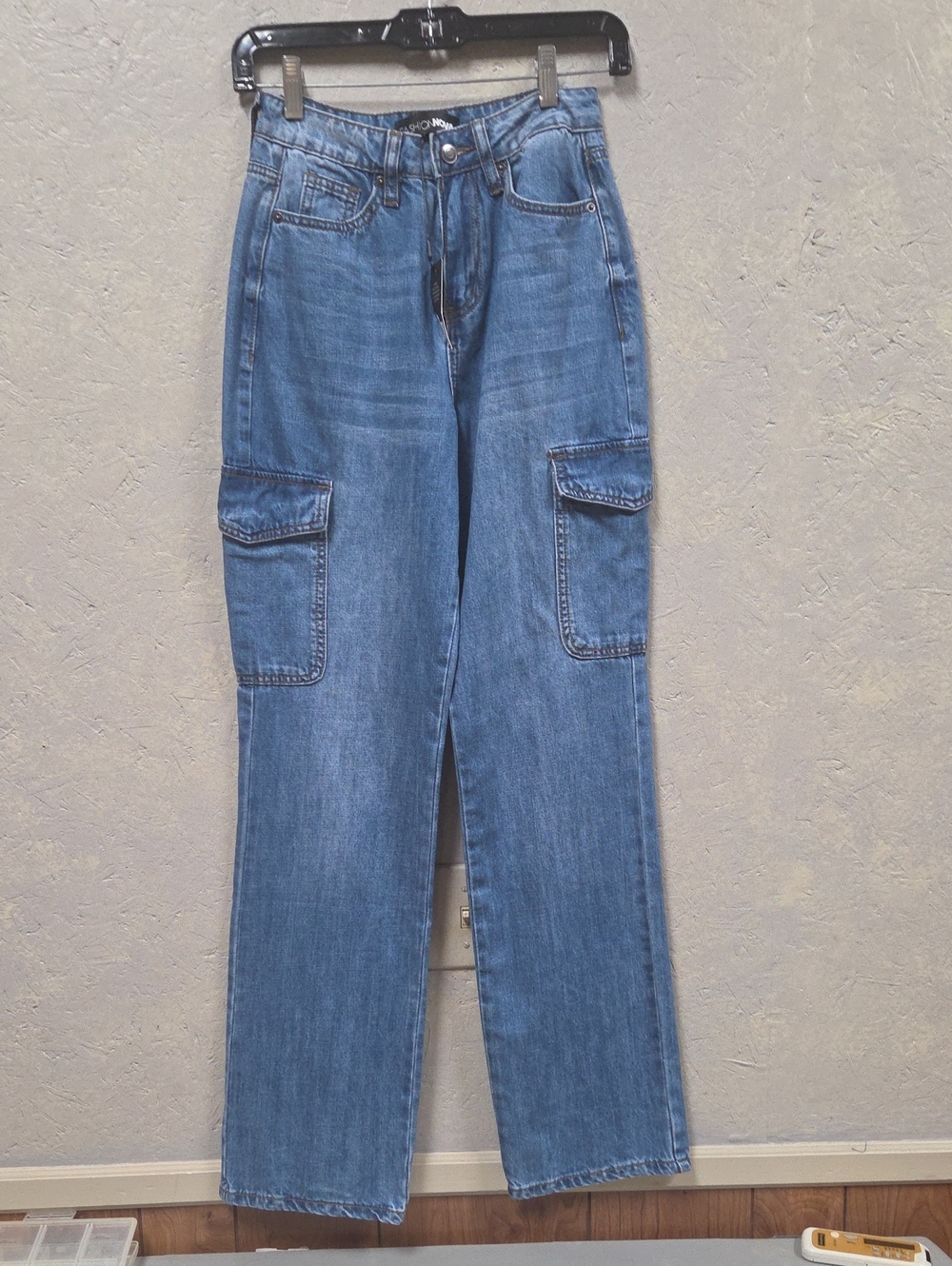 Fashion Nova Women's Medium Blue Cargo Straight-Leg Jeans